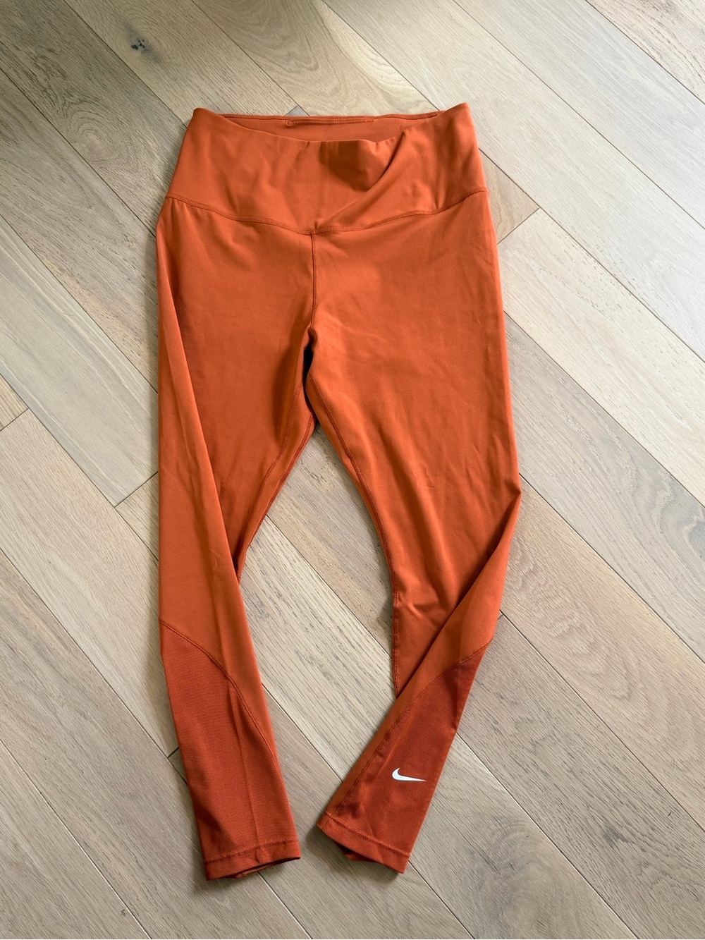 Women’s size large Nike Burnt Orange Drifit Leggings in perfect condition!